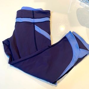 Beautiful Lululemon crop leggings with side pockets and zip pocket in back